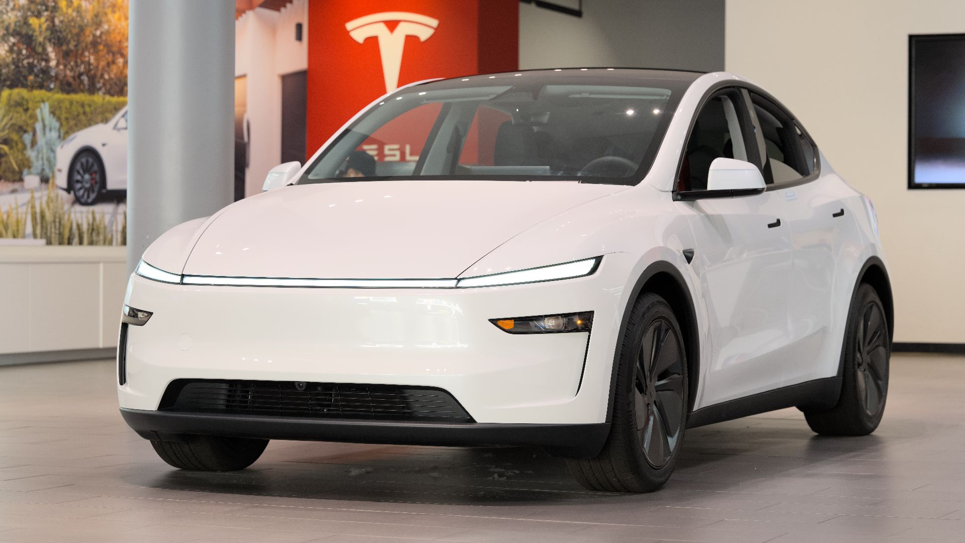 File:Tesla Model Y 2025 at Santana Row dllu 02.jpg