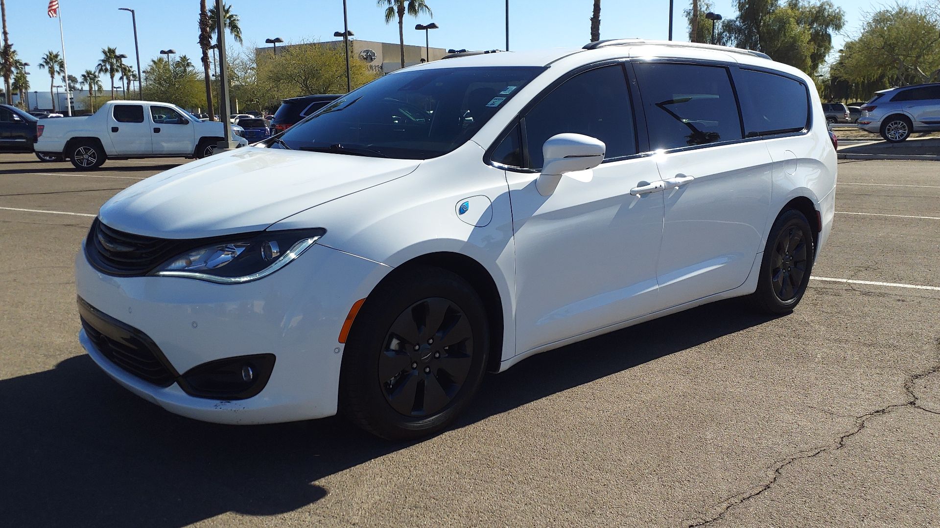 File:19 Chrysler Pacifica Hybrid Limited.jpg