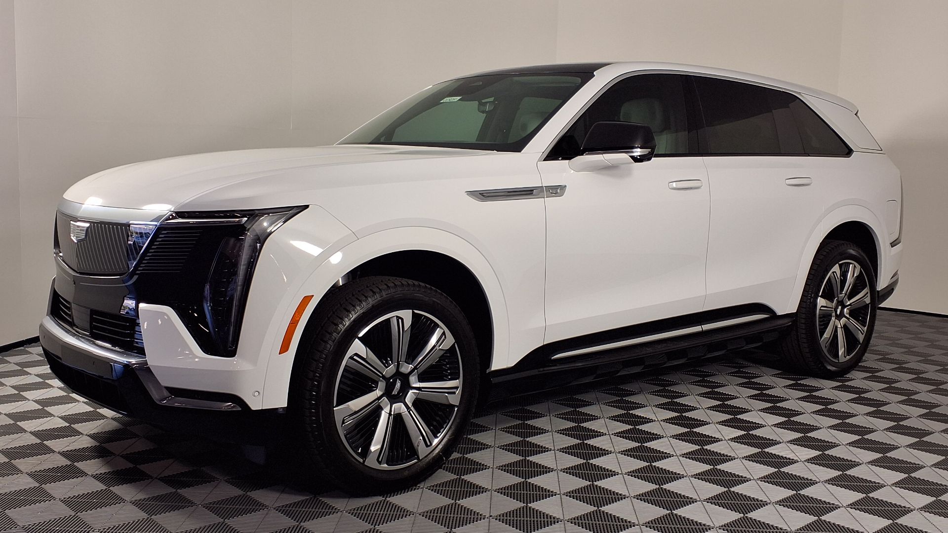 File:25 Cadillac Escalade IQ Luxury 1.jpg