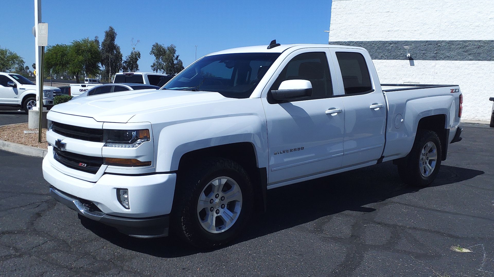 File:18 Chevrolet Silverado 1500 LT.jpg