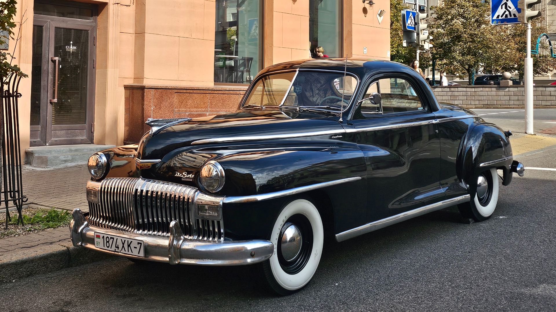 File:2025.09.13 Chrysler Coupe DeSoto Karla Marksa Street Minsk Belarus 01.jpg