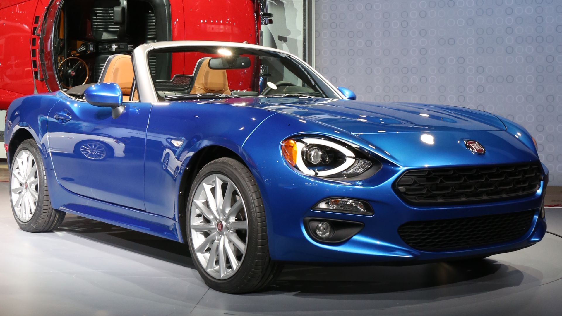 File:Fiat 124 Spider - LA Auto Show 2015 (23121899872) (cropped).jpg