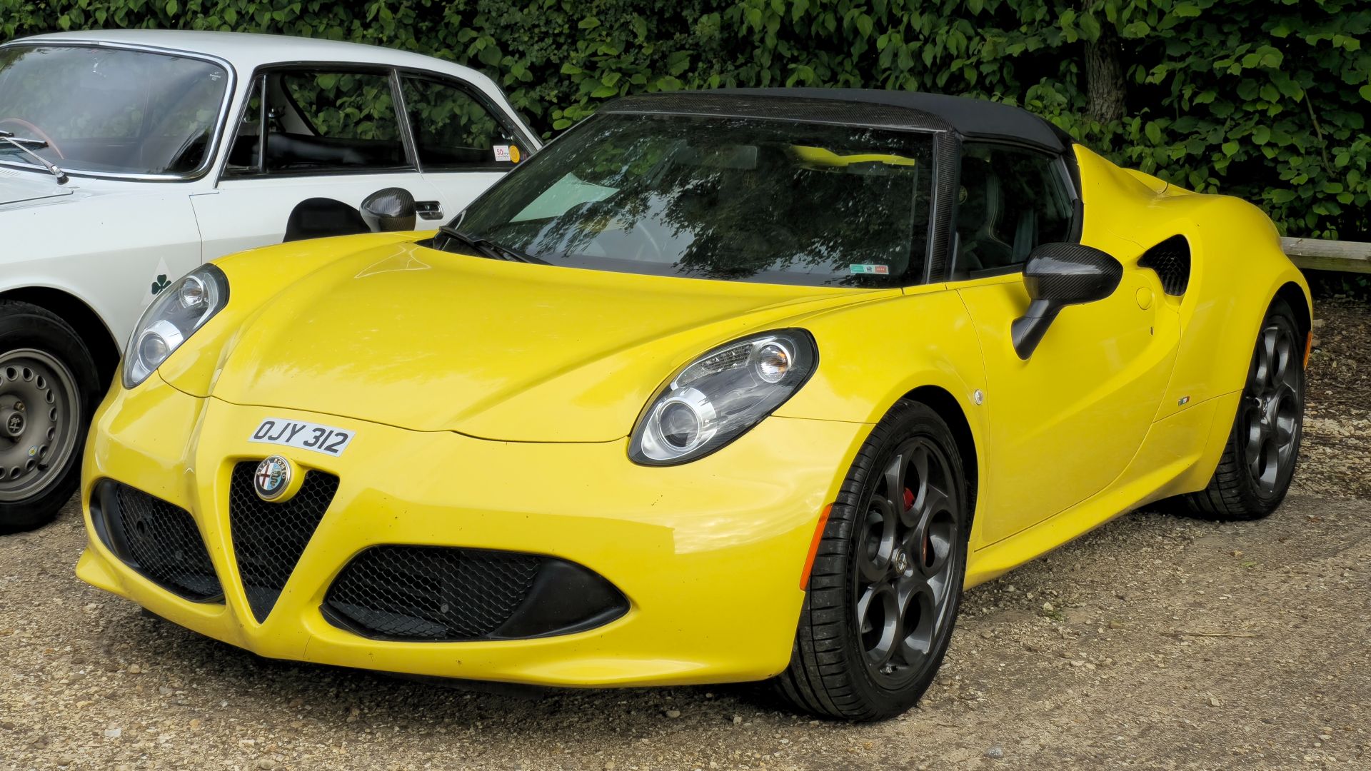 File:2015 Alfa Romeo 4C Spider TBi.jpg