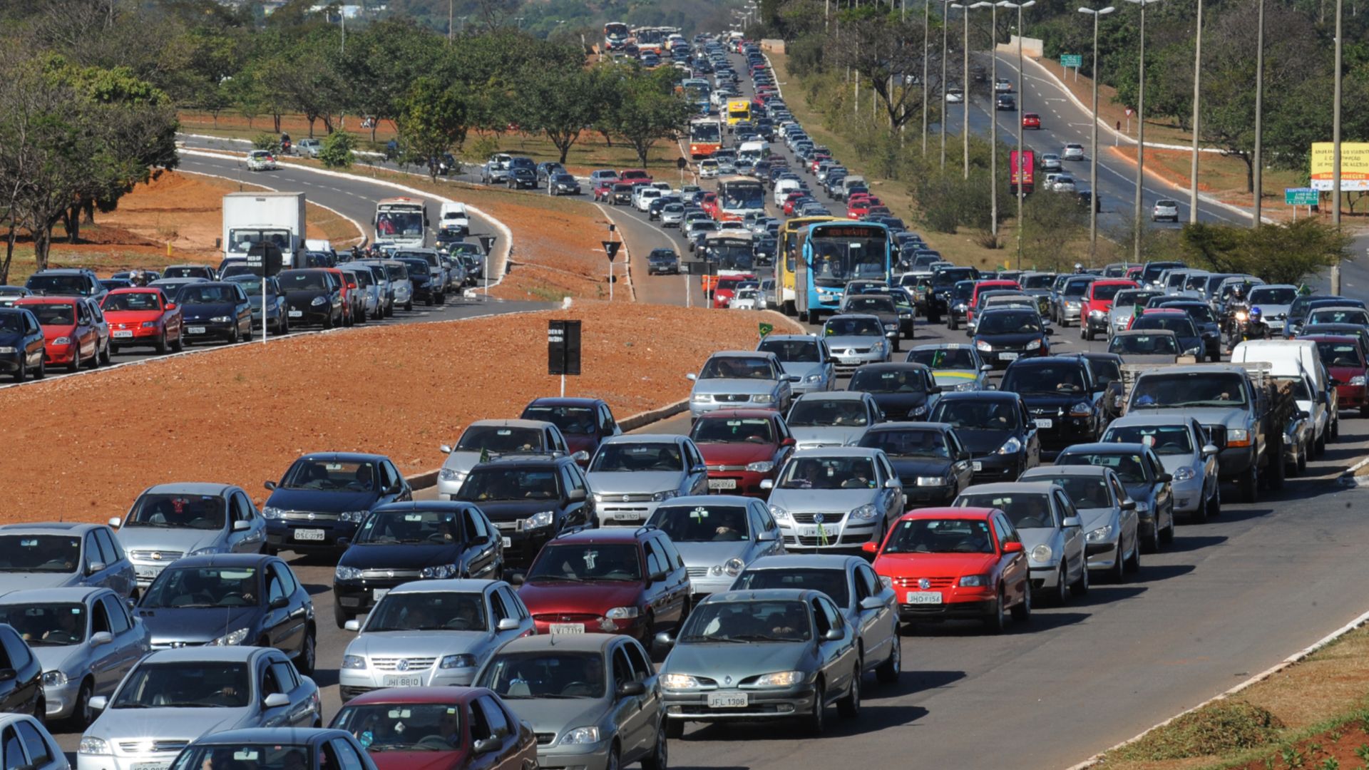 File:Traffic in Brasilia before Brazil & Chile match at World Cup 2010-06-28 1.jpg