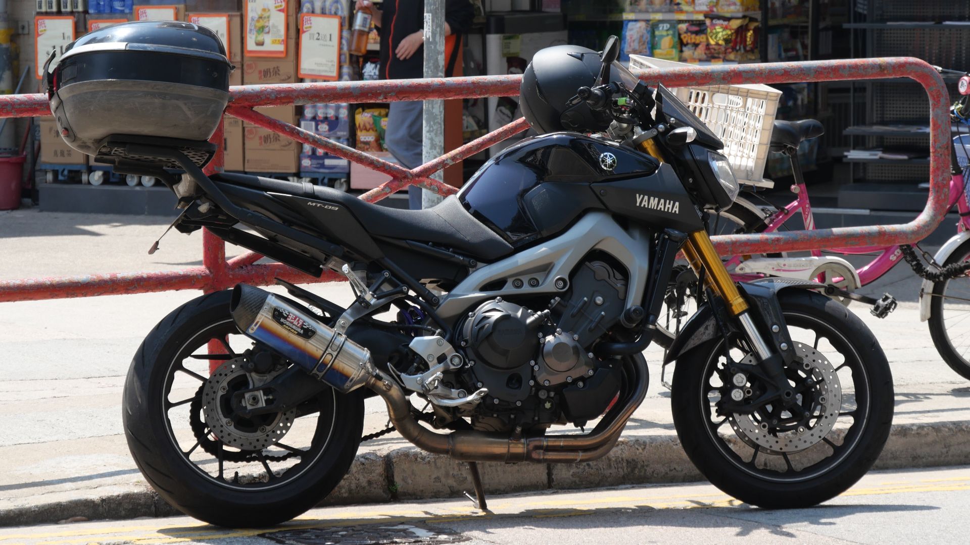 File:Black and Sliver motorcycle in the street.jpg