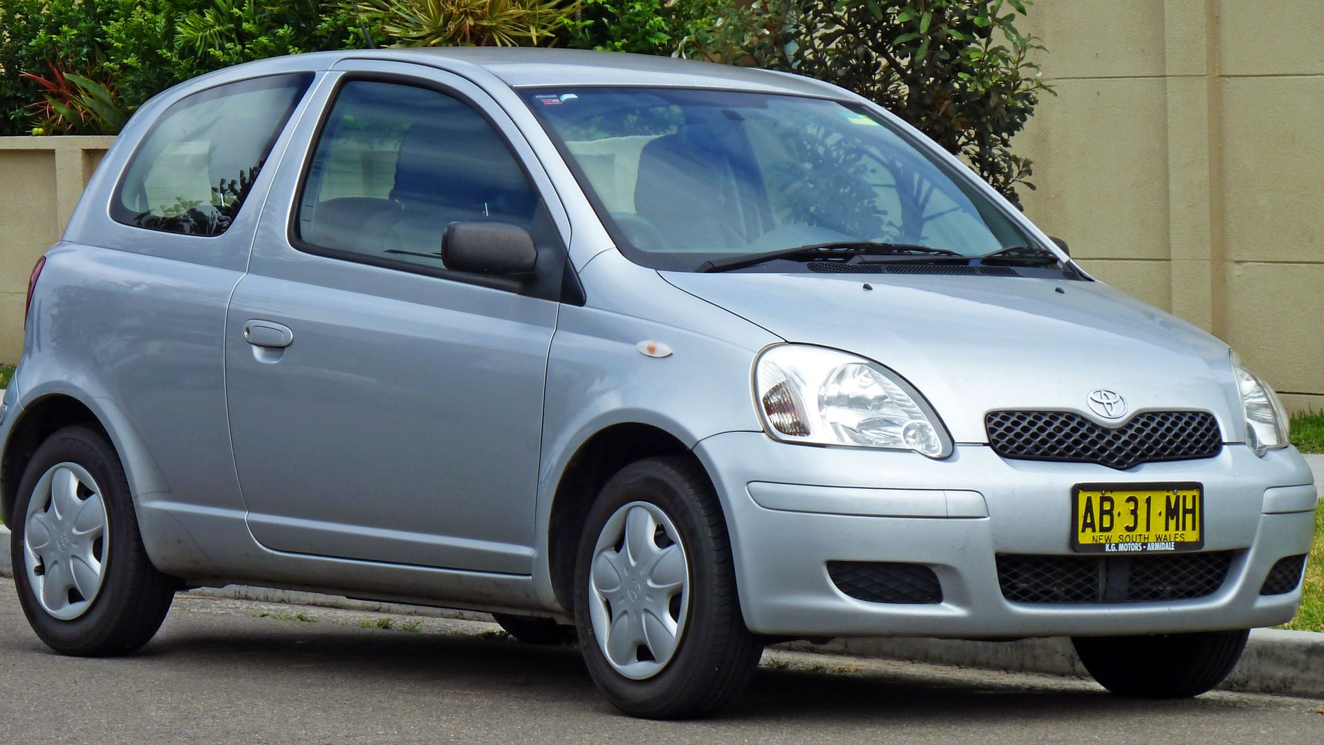 File:2003-2005 Toyota Echo (NCP10R) 3-door hatchback (2010-12-28).jpg
