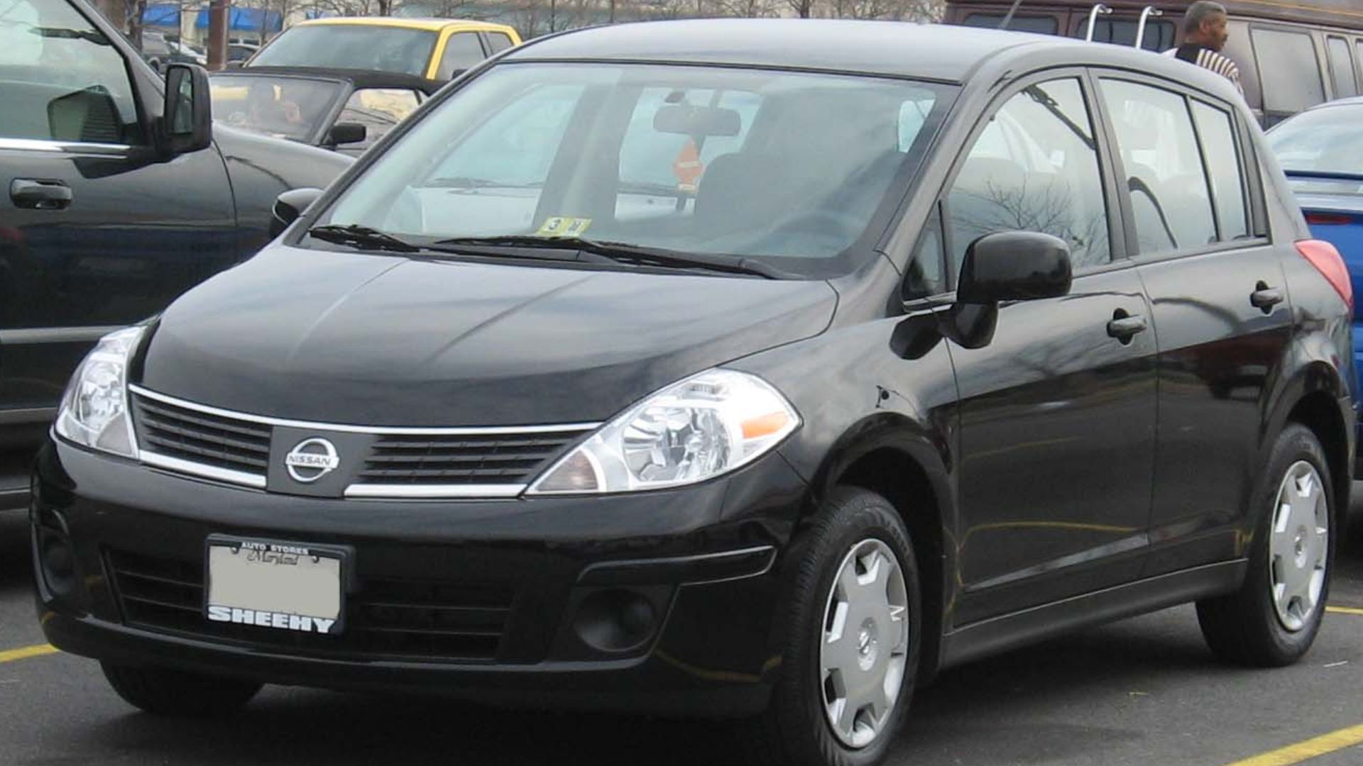 File:Nissan-Versa-hatch-2.jpg