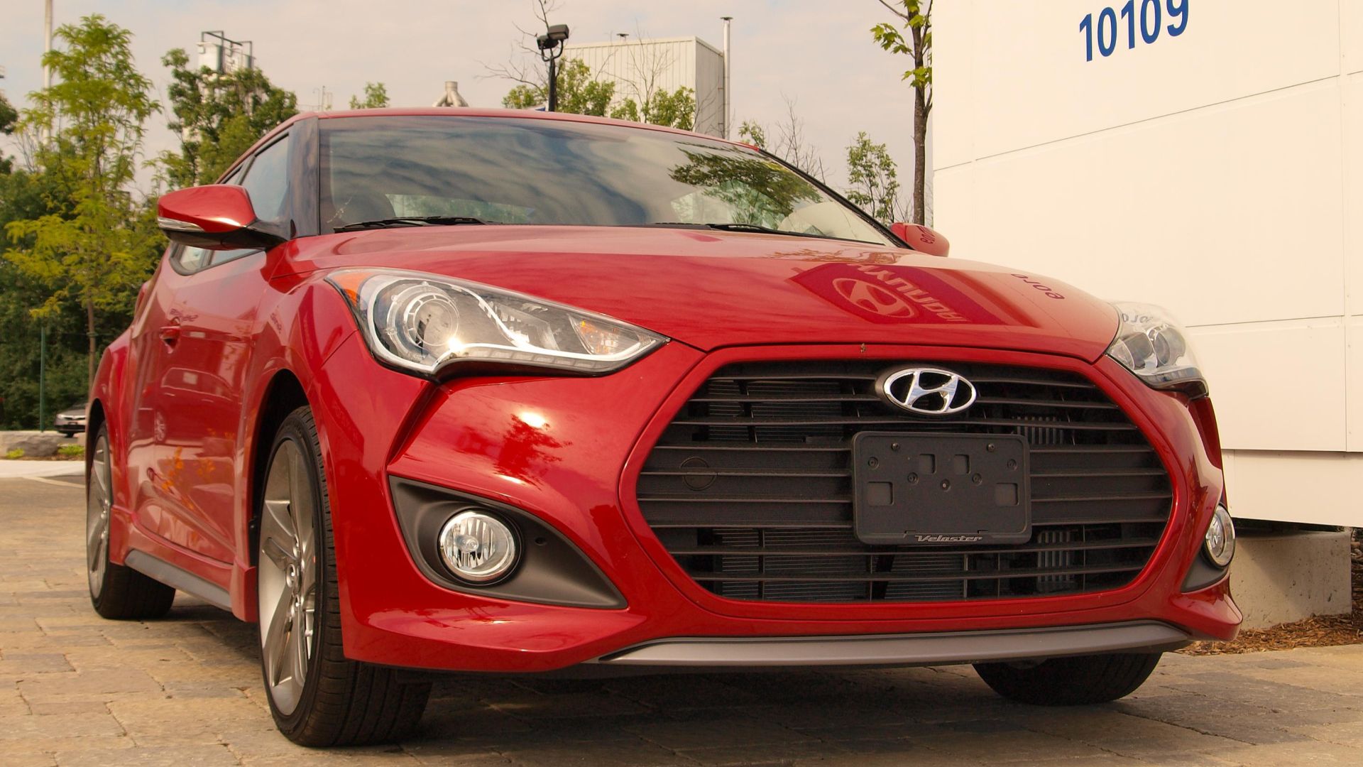 File:2013 Hyundai Veloster Turbo (7625860662).jpg
