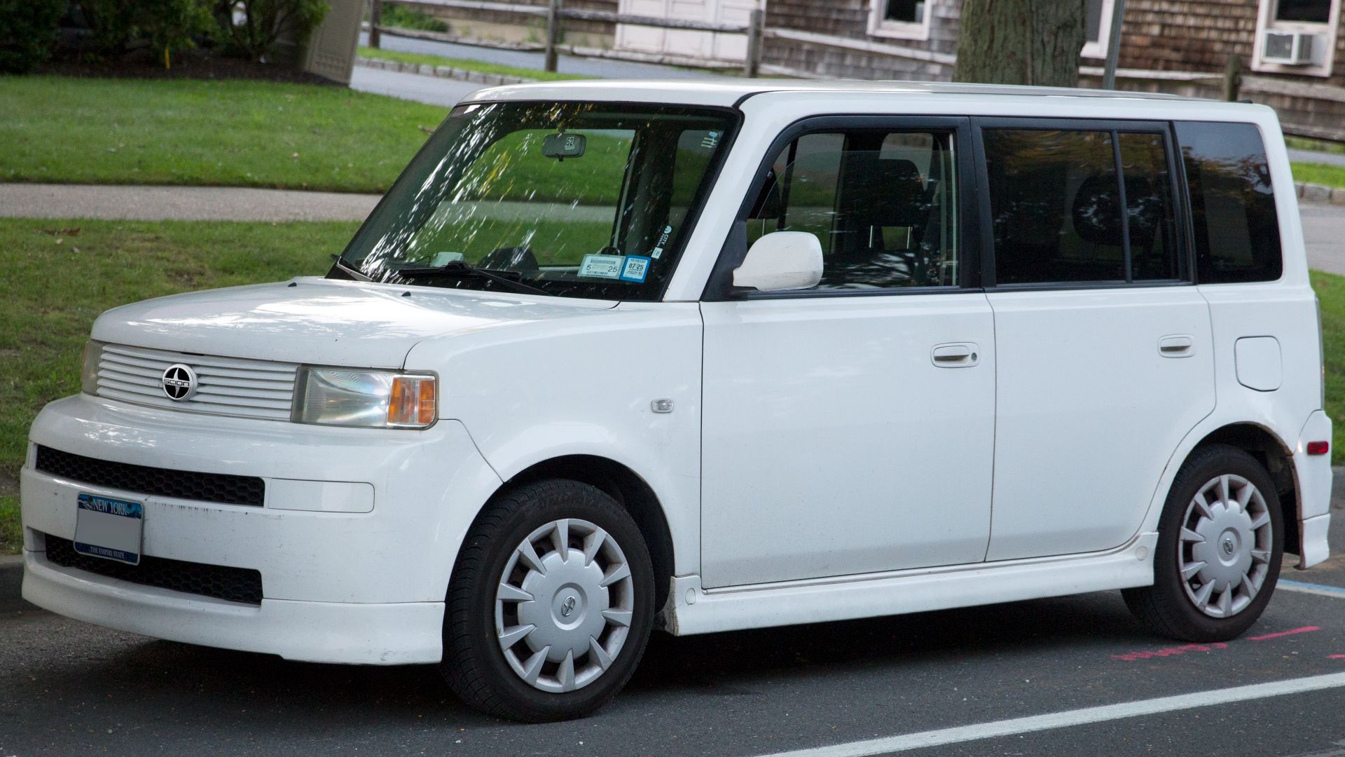 File:2005 Scion xB in Polar White, front left.jpg