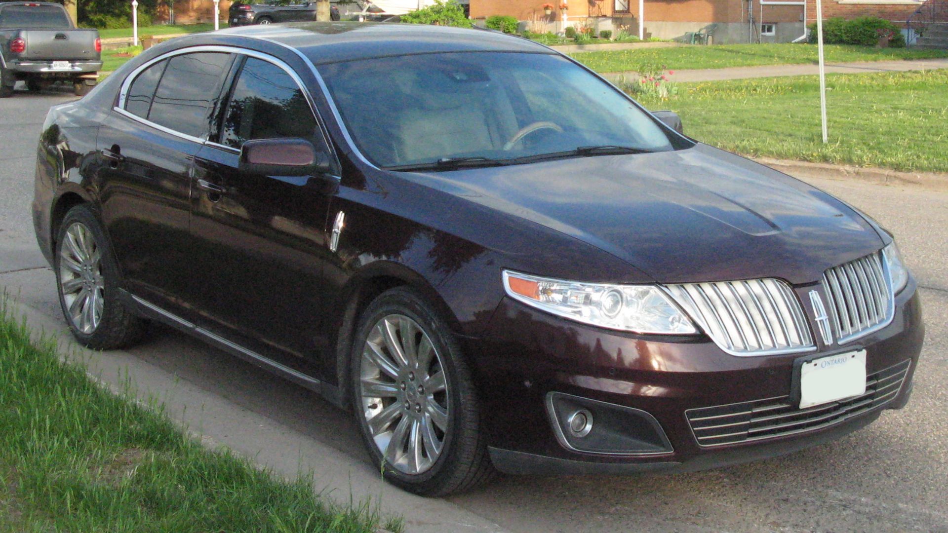 File:2010 Lincoln MKS Ecoboost, Front Right, 05-27-2020.jpg