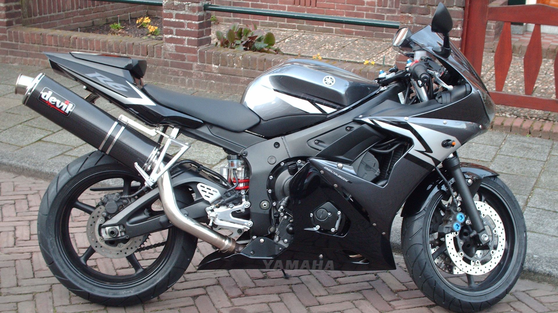 File:Yamaha r6 2004 Antraciet.JPG