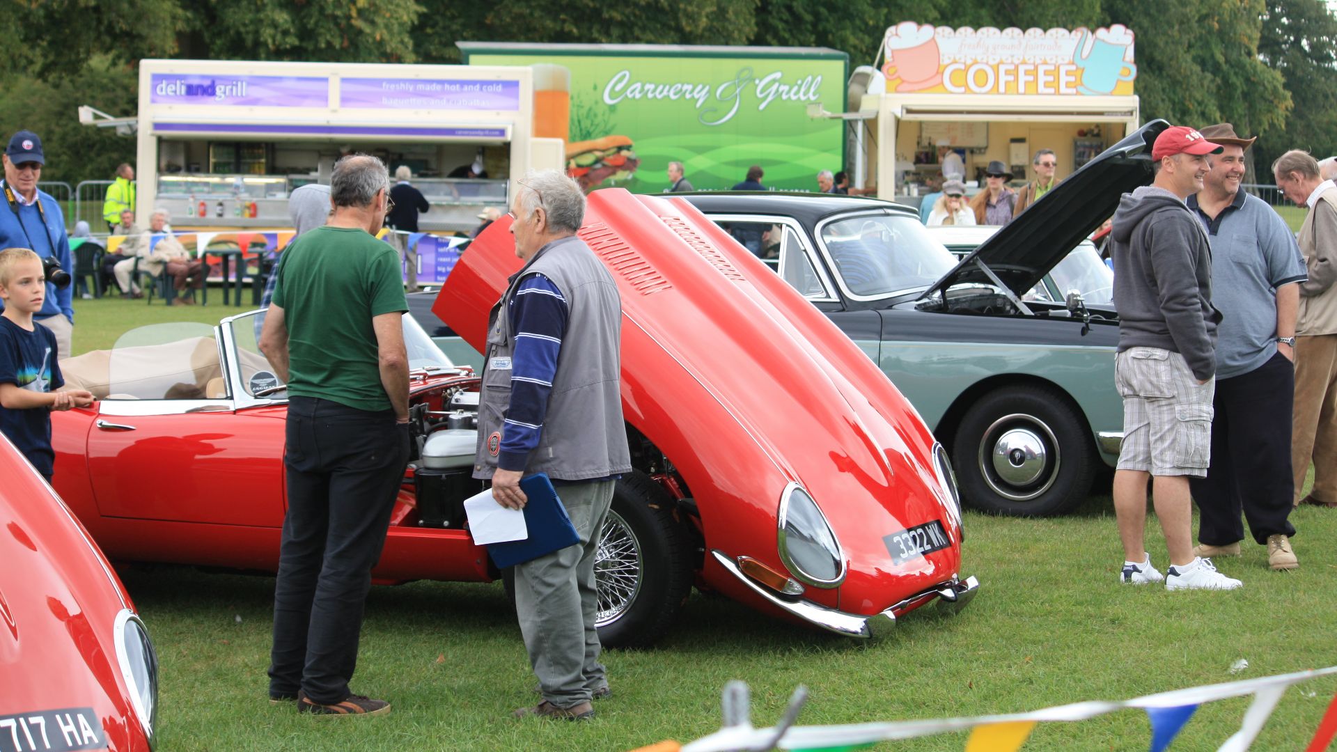 File:Blenheim Palace Classic Car Show (6093330238).jpg