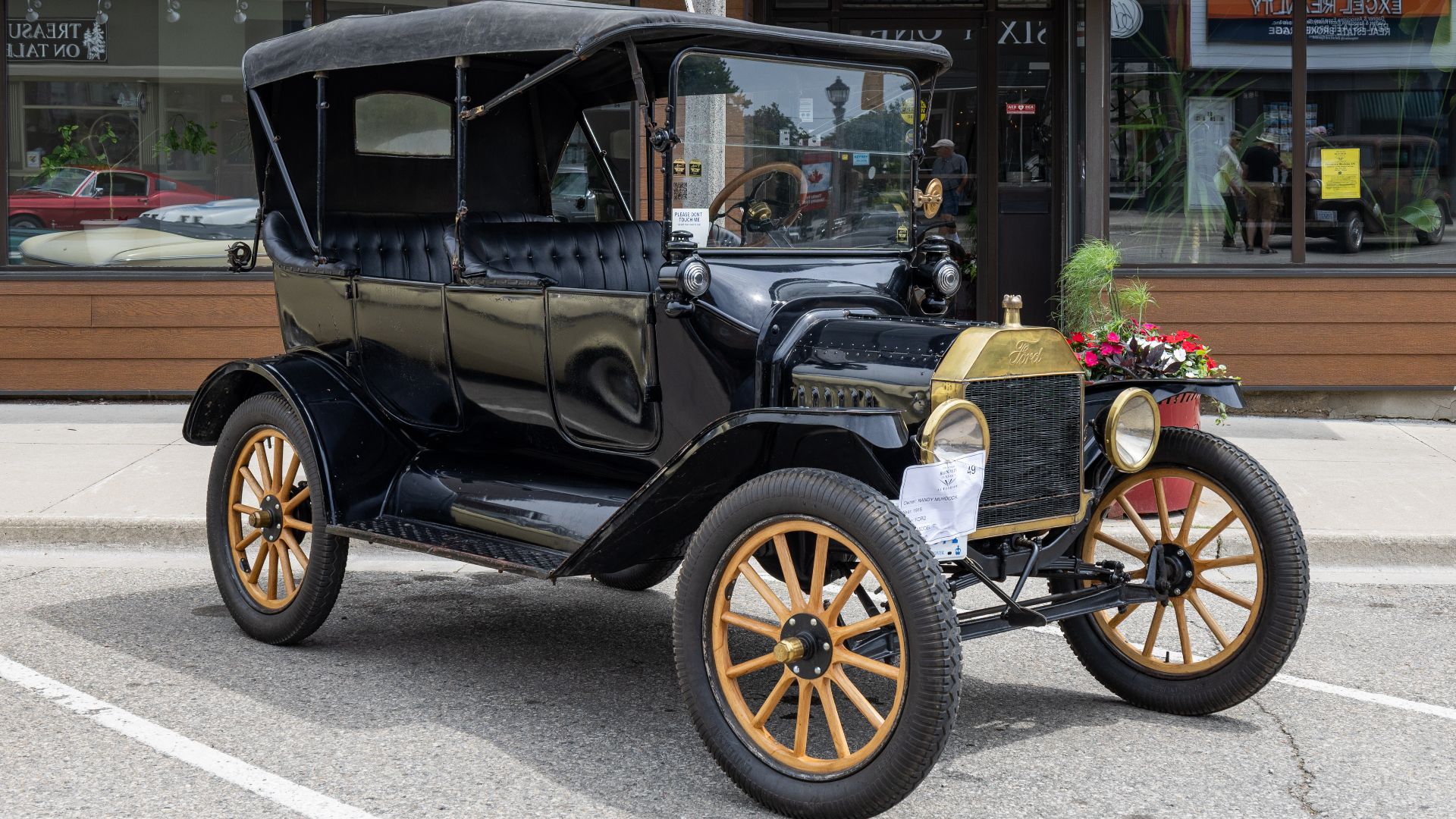 File:1915 Ford Model T, Blenheim Classics Auto Show, Blenheim, Ontario, 2025-06-21 02.jpg