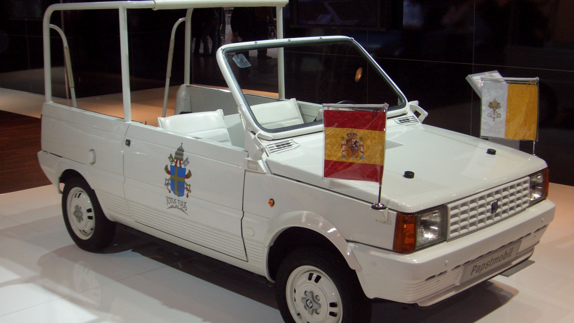 File:Seat Panda 1980-1985 Papamobil Madrid 1982 frontright 2008-03-28 A.jpg