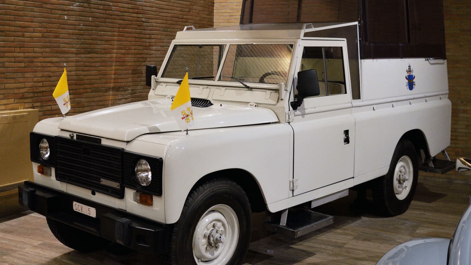 File:Popemobile Land Rover 110 SCV5.jpg