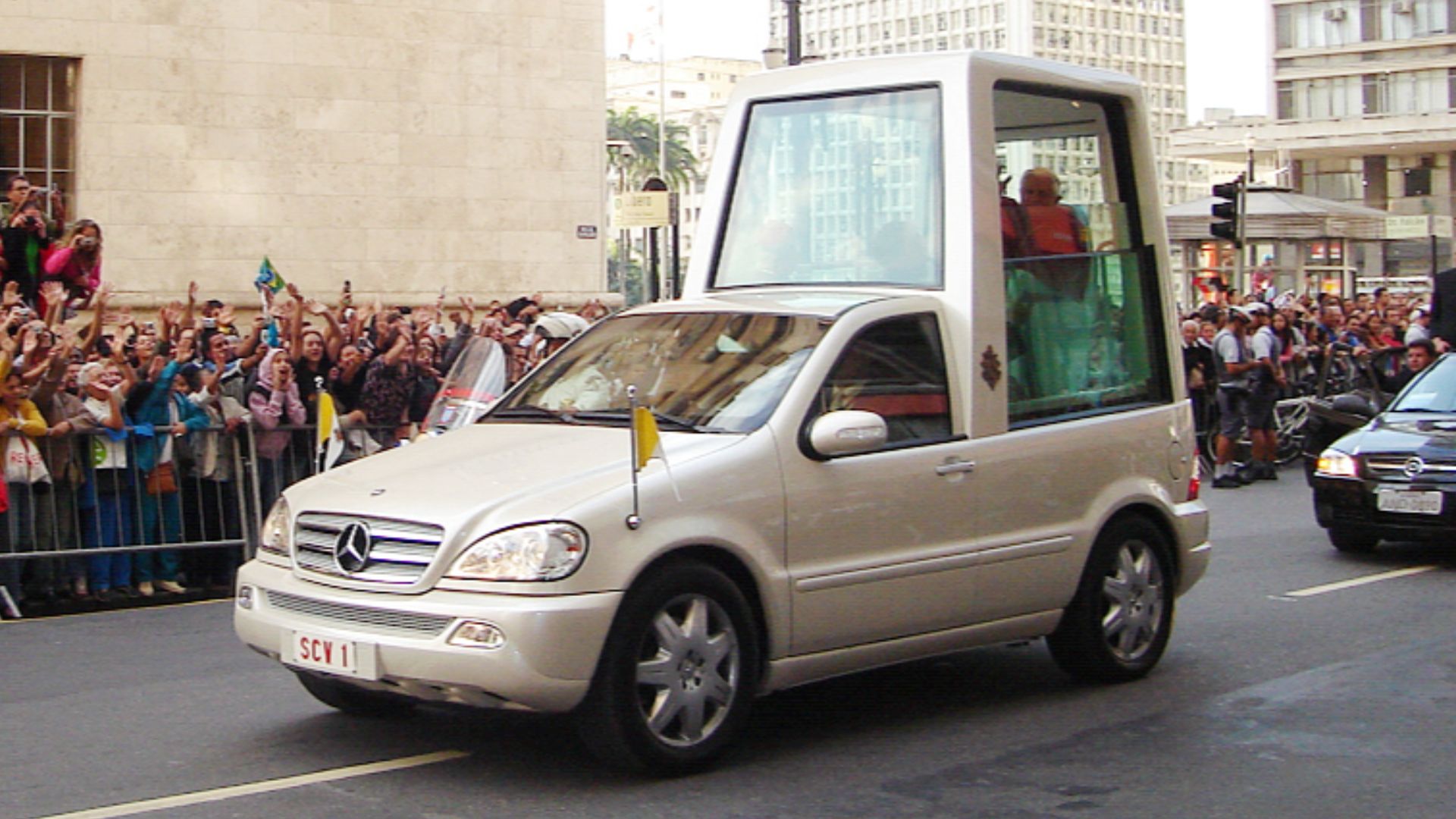 File:Popemobil Mai 2007.jpg