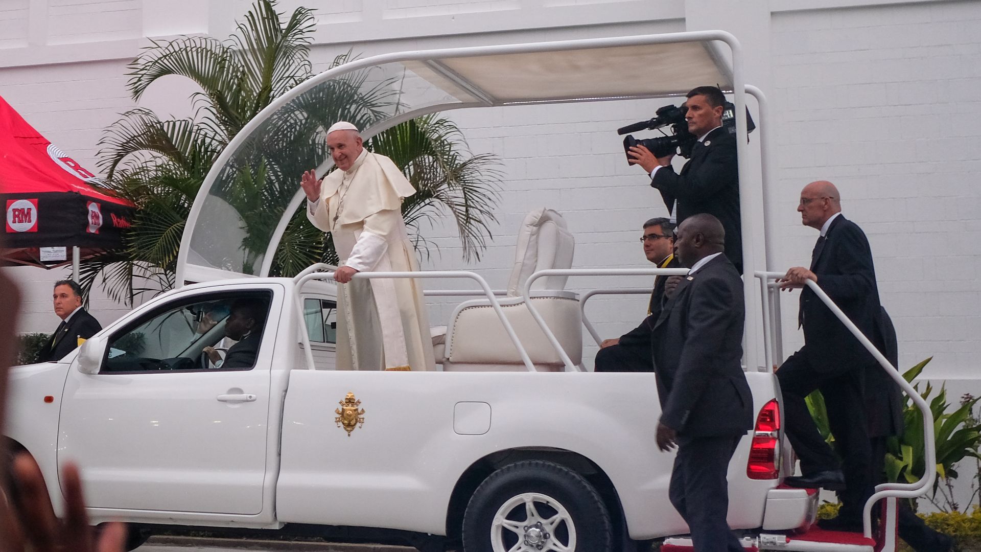 File:Pope Francis and his popemobile in Maputo 2019.jpg