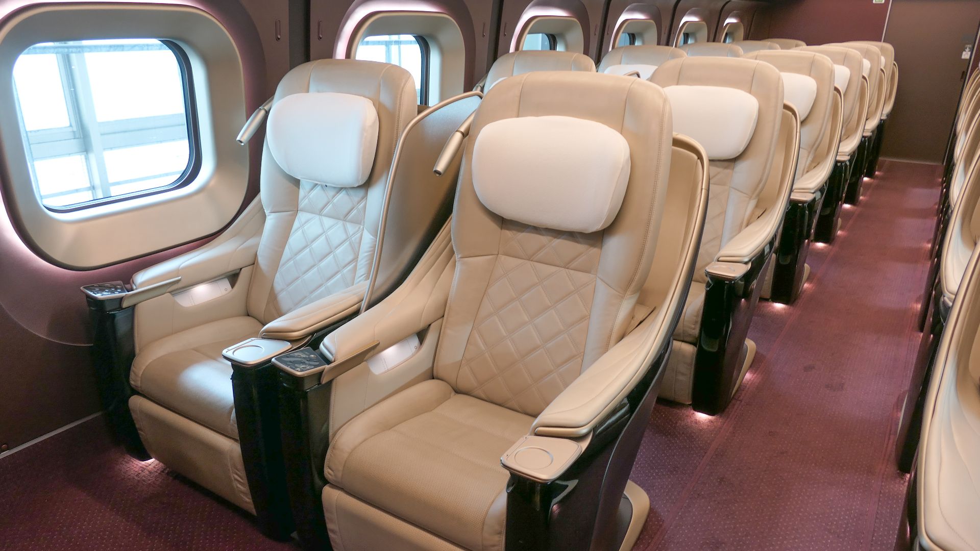 File:Series E7 Gran-class-seat.jpg