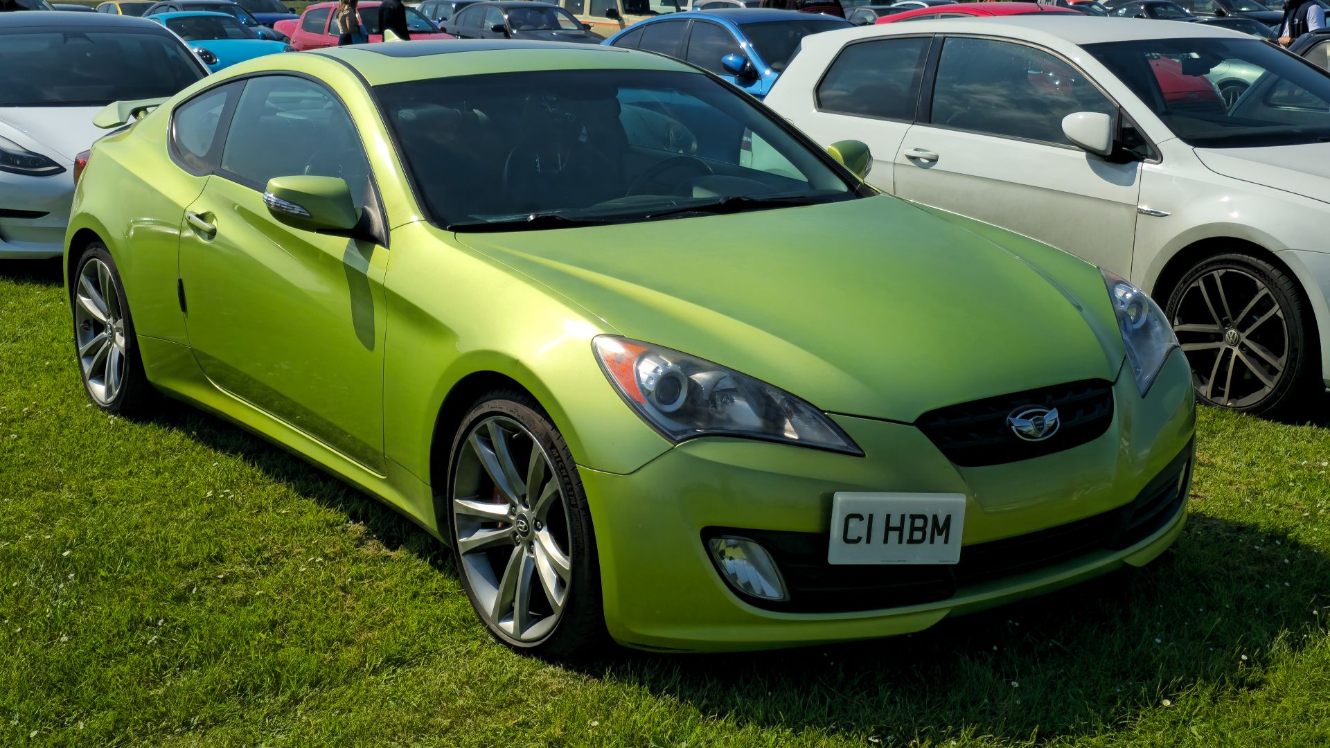 File:2010 Hyundai Genesis 2.jpg