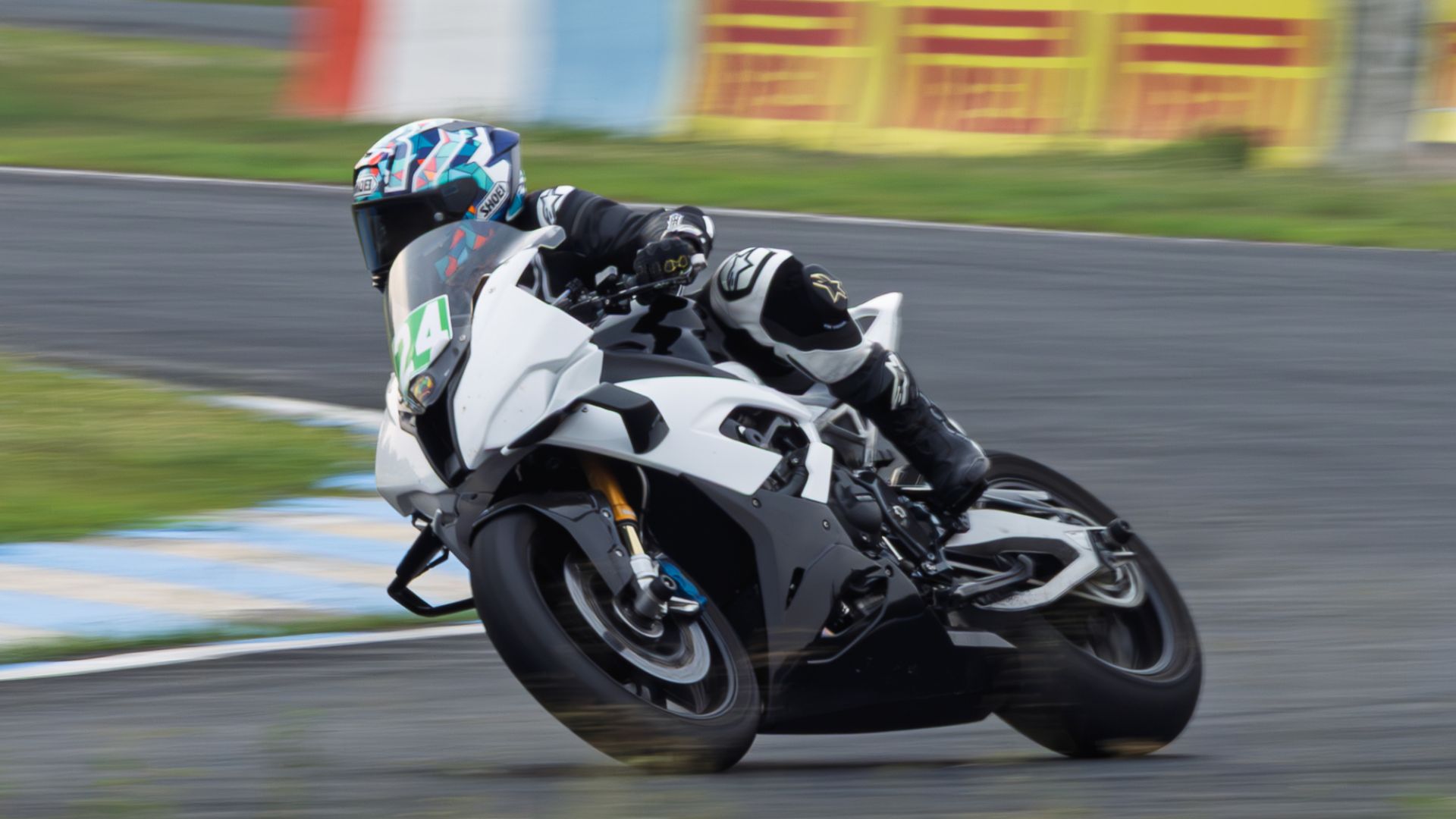 File:Clarkinternationalspeedway-californiasuperbikeschool-trackday-2025-bmw-s1000rr-7605.jpg