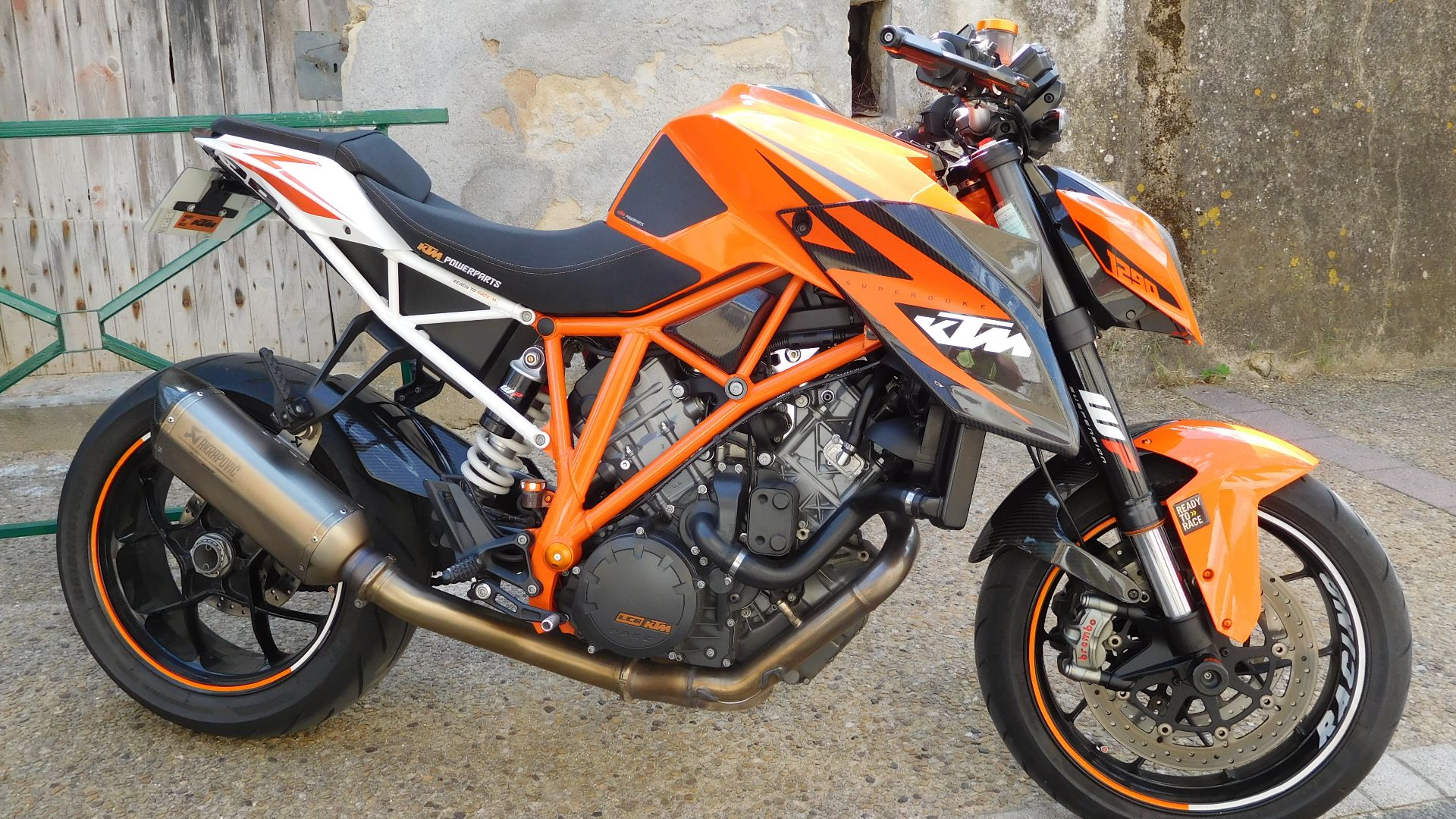 File:KTM 1290 Super Duke R, right view.jpg