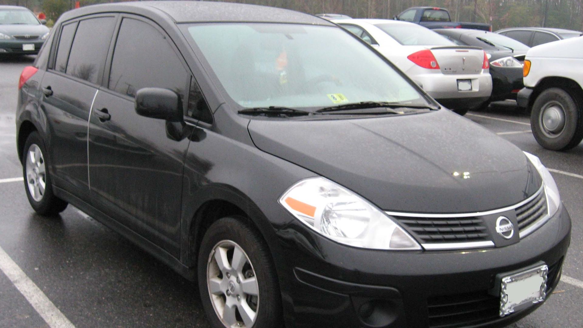 File:2007-Nissan-Versa-hatchback.jpg