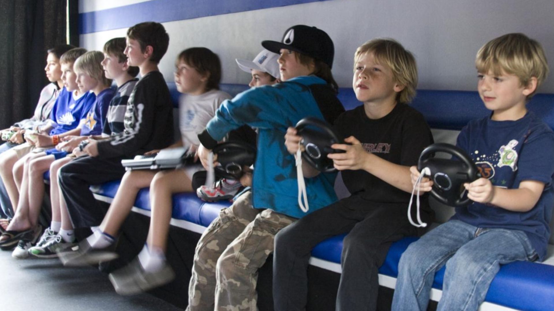 File:Children playing video games.jpg