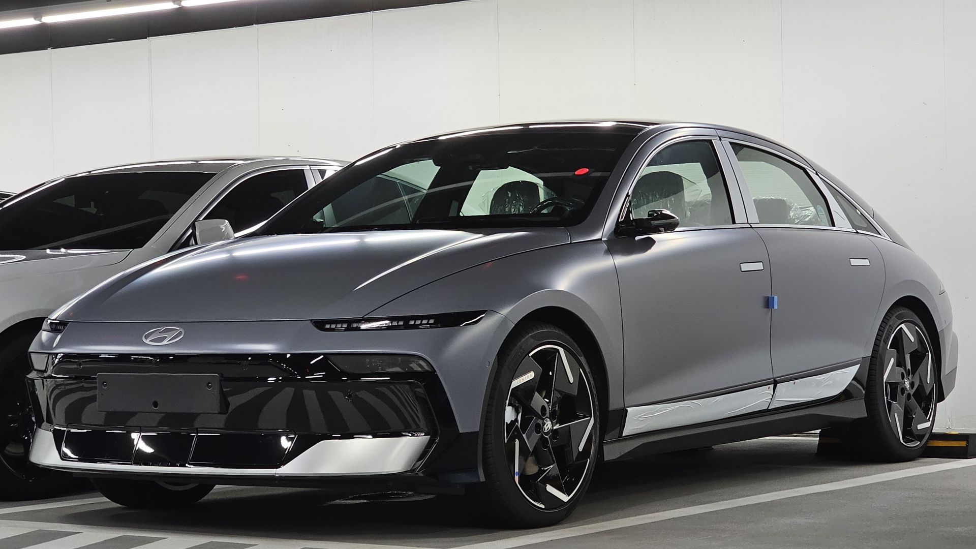 File:Hyundai IONIQ 6 CE1 PE Transmission Blue Matte (10).jpg