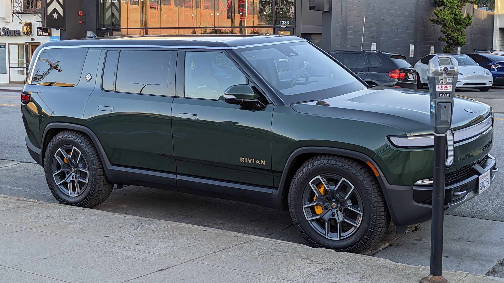 File:Rivian R1S, Howard Ave, Burlingame 3.jpg