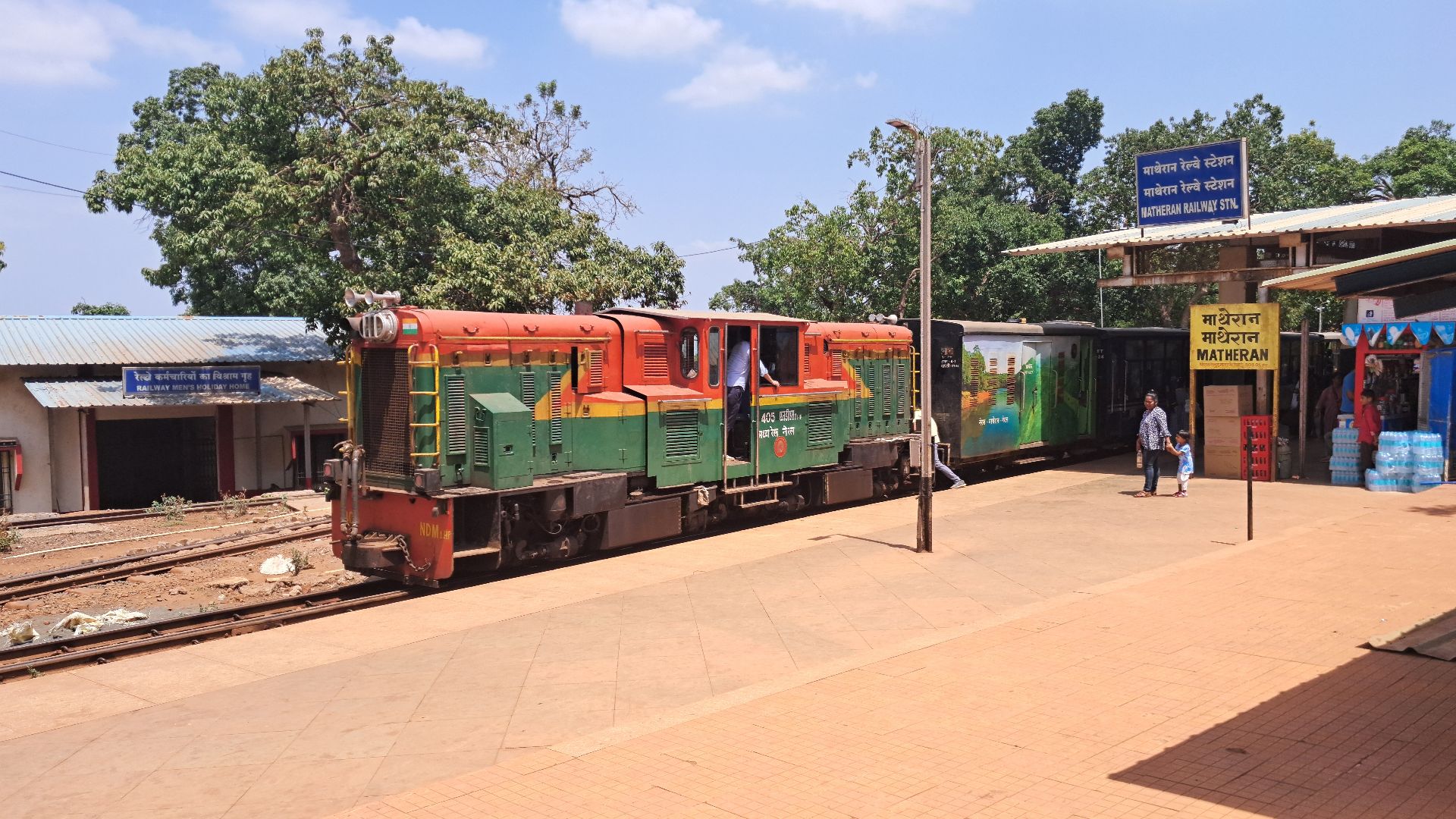 File:MHR train at Matheran Station.jpg