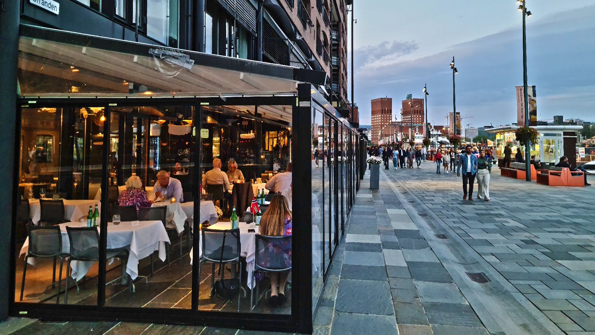 File:Aker Brygge Stranden Oslo Rådhus Oslo Norway (2021.08.28).jpg