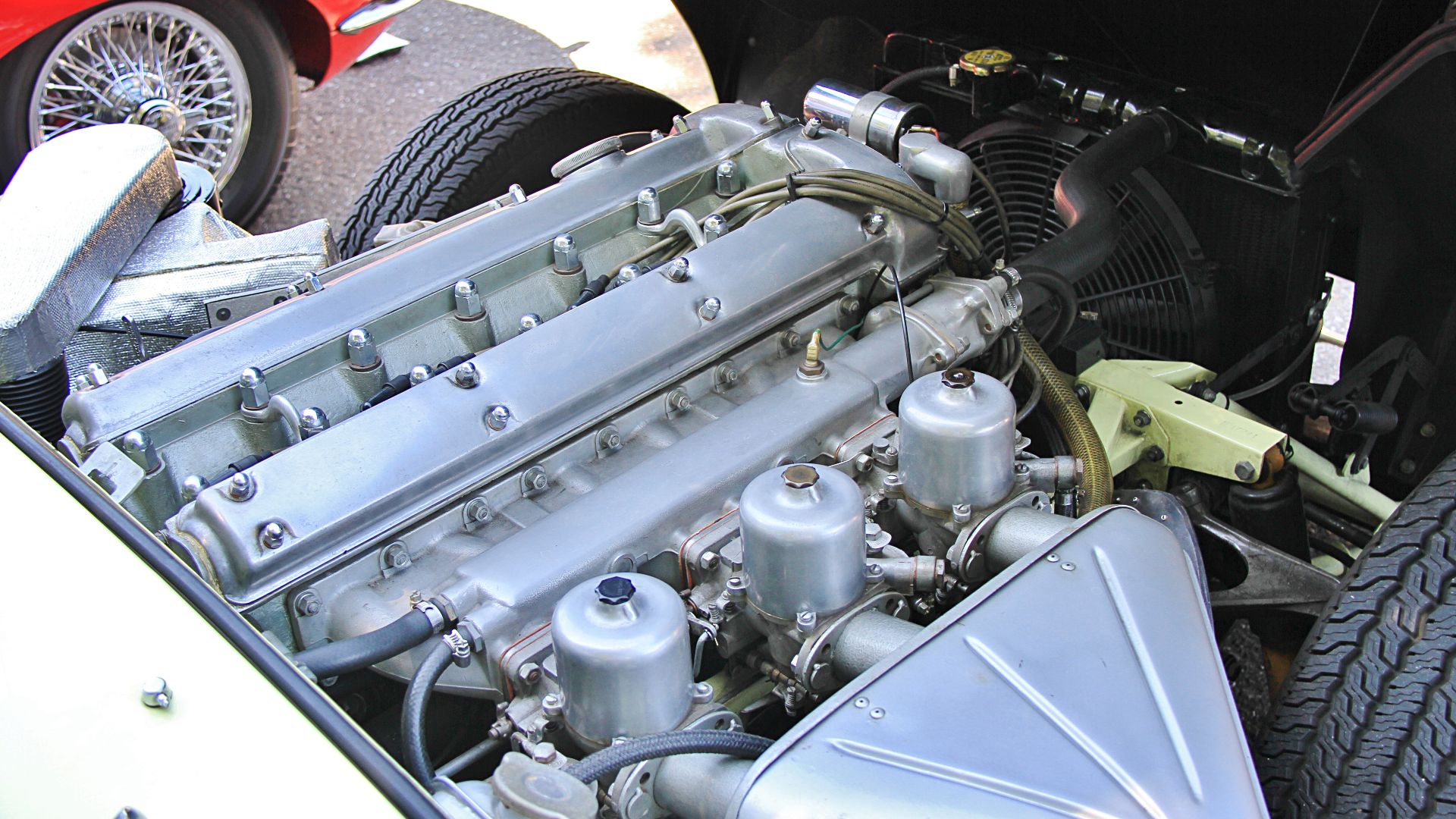 File:1968 Jaguar E-Type Series 1 Roadster engine.jpg