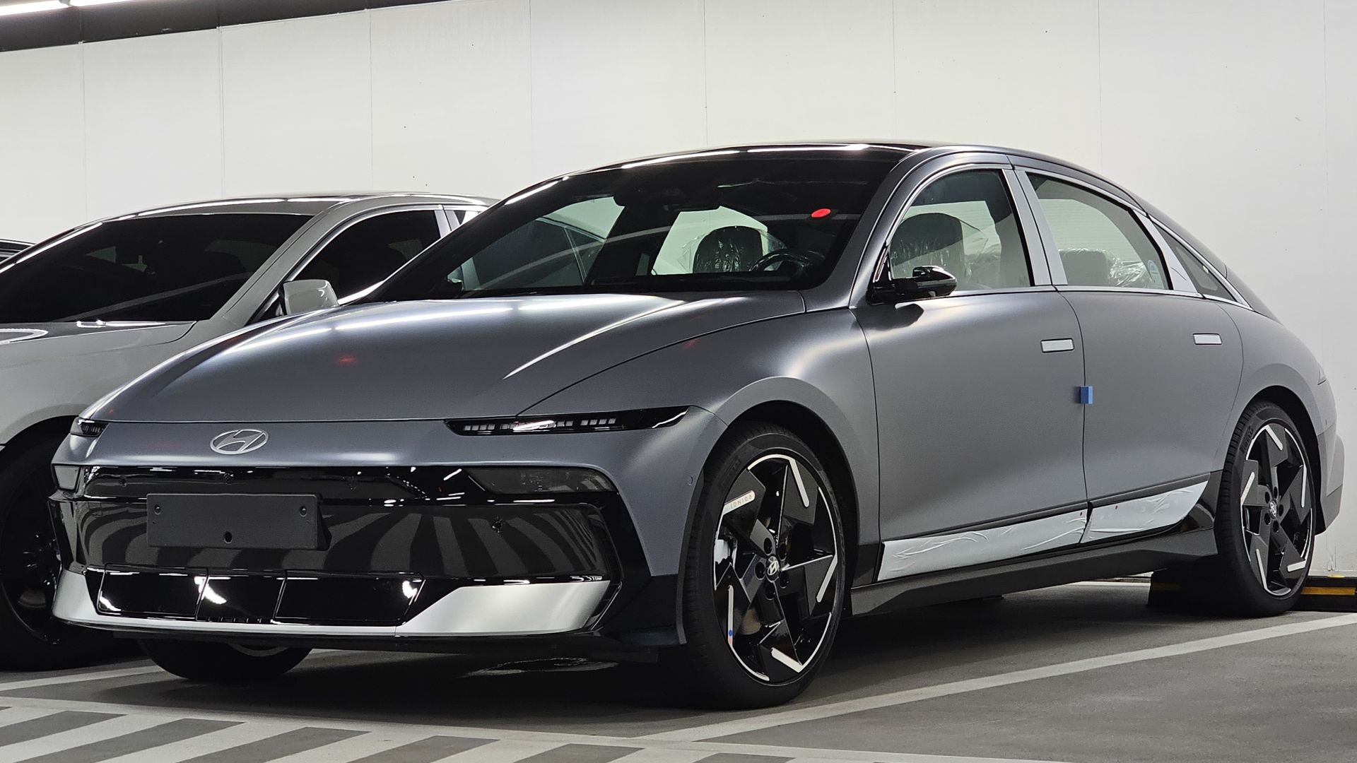 File:Hyundai IONIQ 6 CE1 PE Transmission Blue Matte (10).jpg