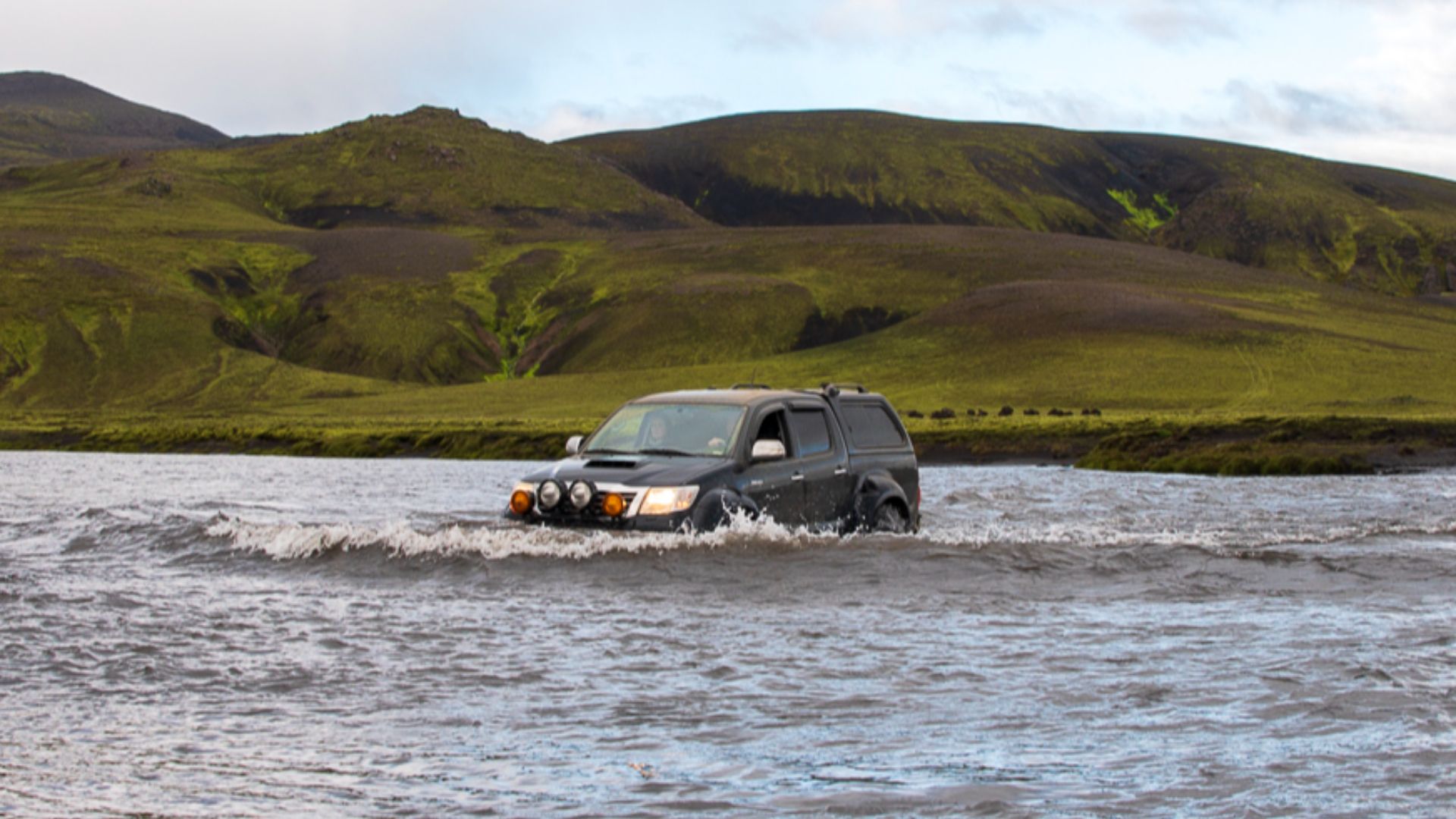 File:Highland 4x4 adventure in iceland.jpg