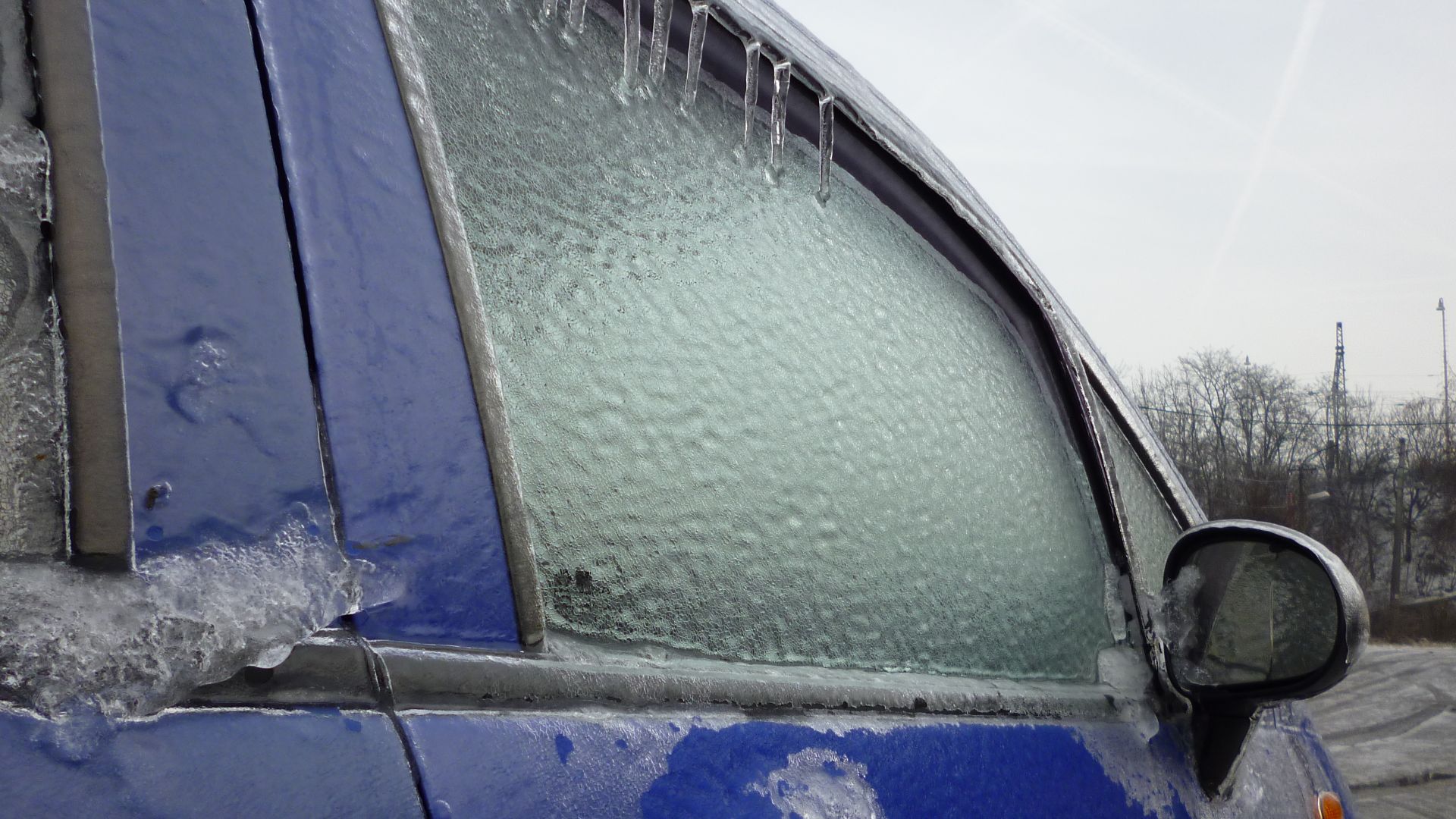 File:Ice on frozen car door - This photo has been released into the public domain. There are no copyrights you can use and modify this photo without asking, and without attribution.JPG