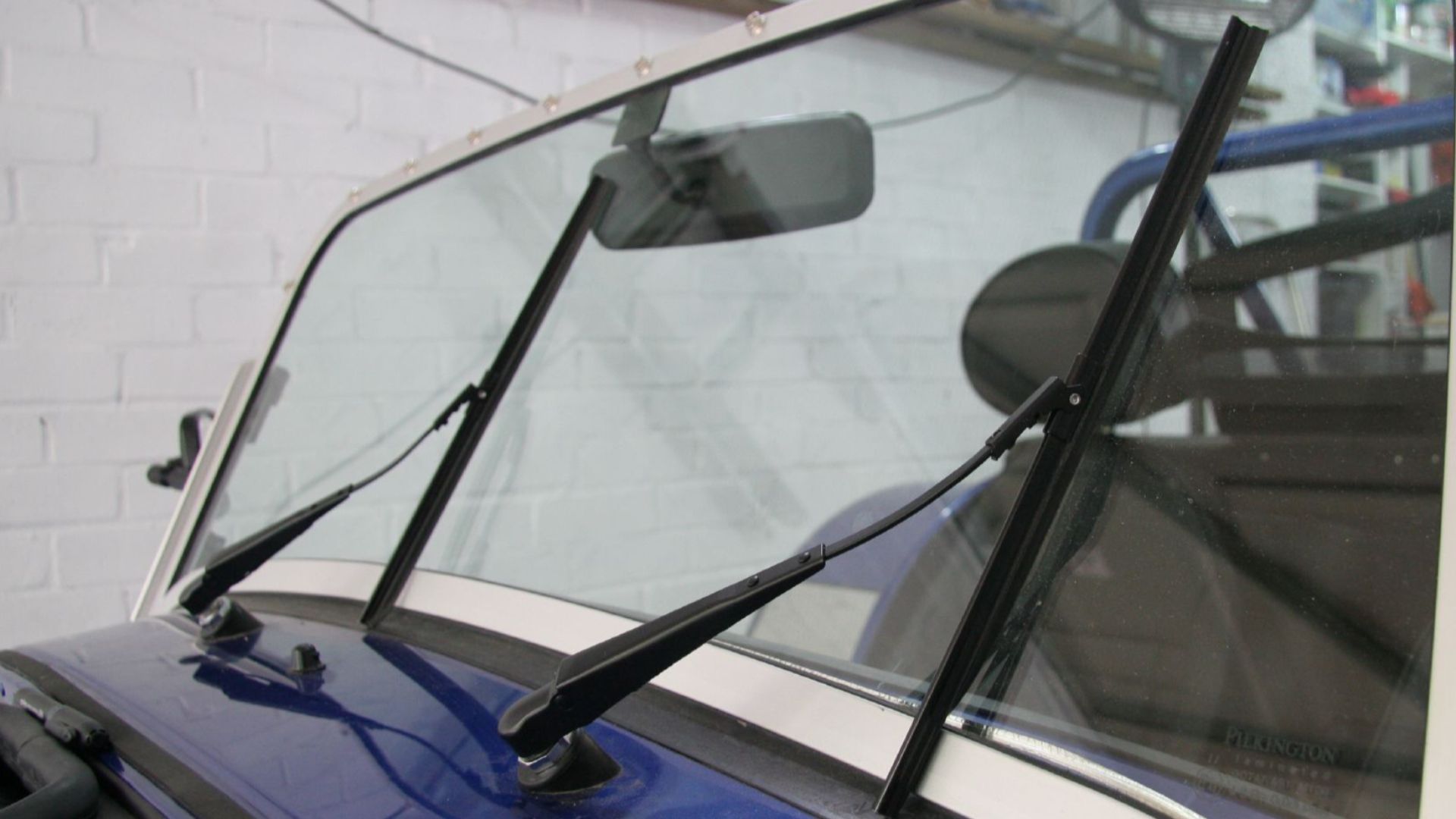 File:Caterham Roadsport building - 114 - Junior hacksaw required... - Flickr - exfordy.jpg