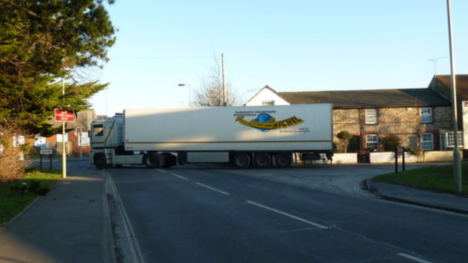 File:Massive lorry turning into Solent Road - geograph.org.uk - 2249229.jpg