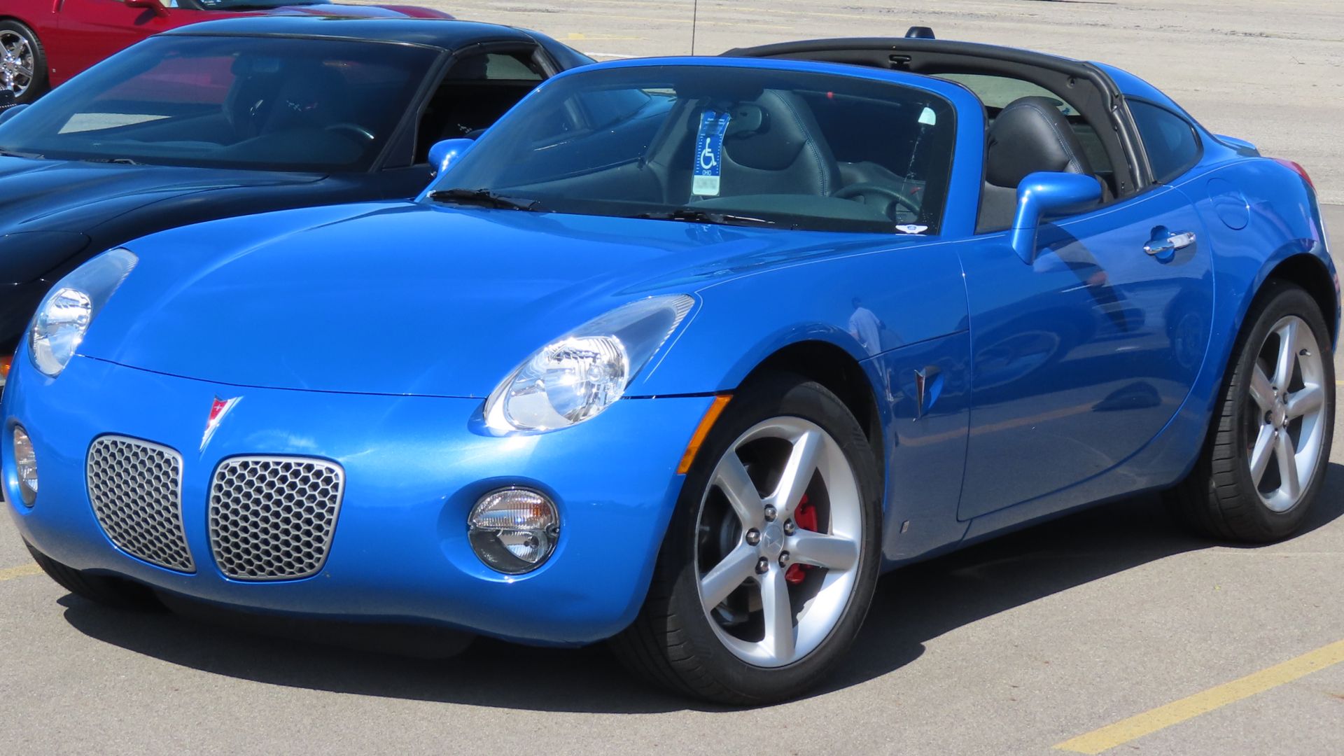 File:2009 Pontiac Solstice coupe, front left, 06-15-2024.jpg