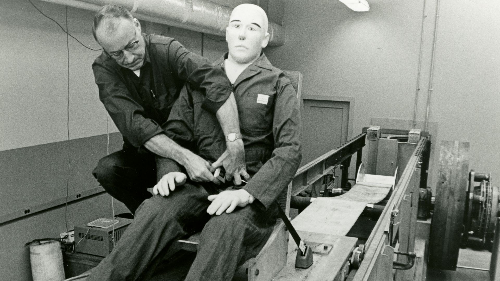 File:Seatbelt testing apparatus.jpg