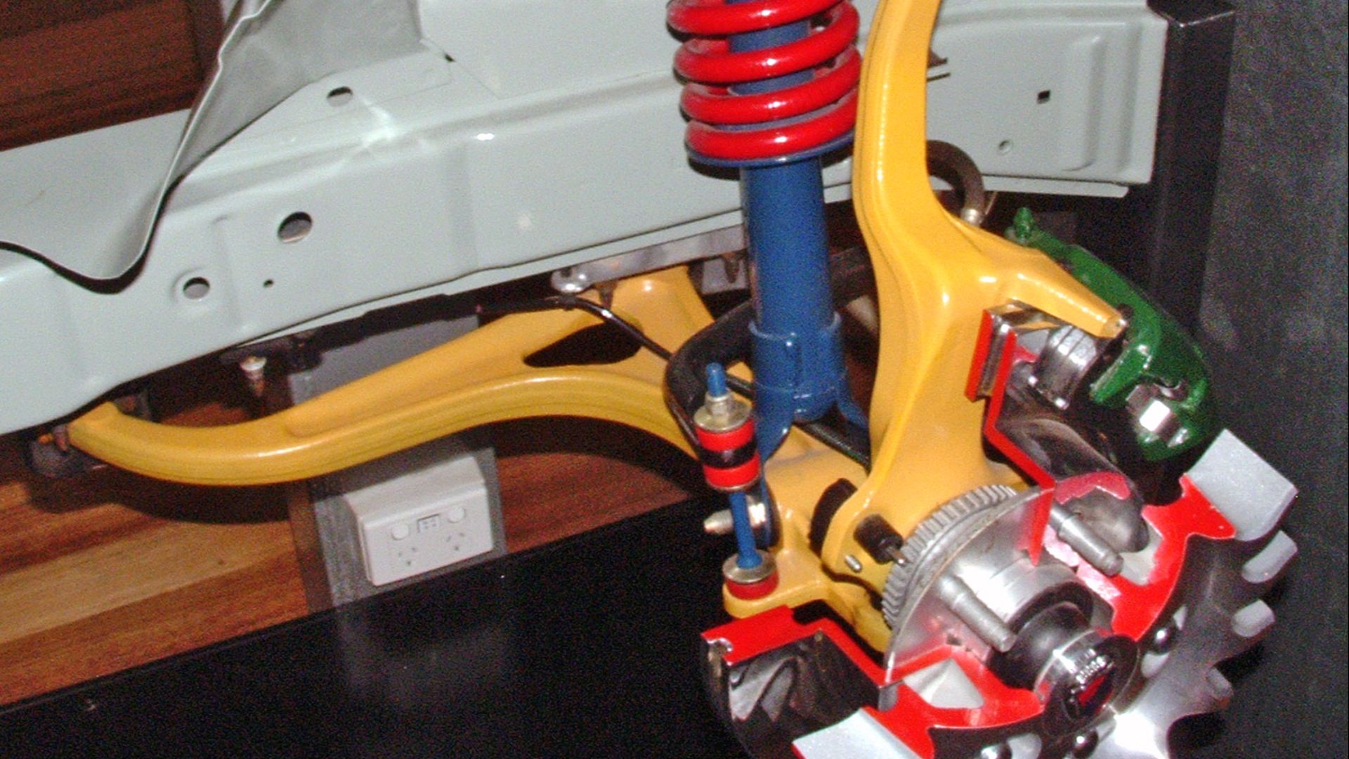 File:Double wishbone suspension.jpg
