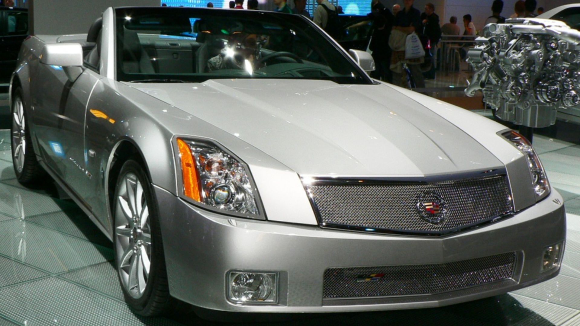 File:Paris 2006 - Cadillac XLR 2.JPG
