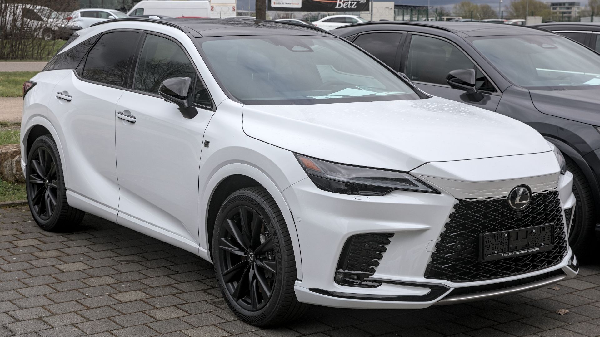 File:Lexus RX 500h F Sport Performance (TALH17) 1X7A7076.jpg