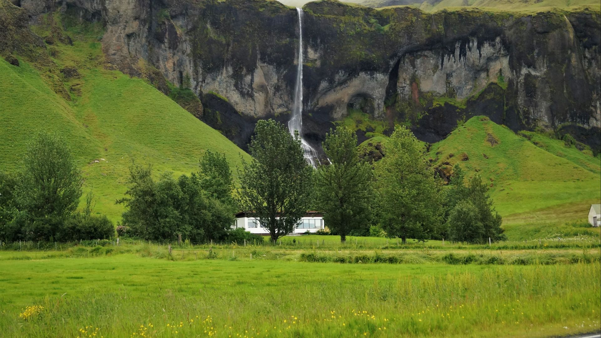 File:Foss á Síðu near Ring Road, Iceland.jpg