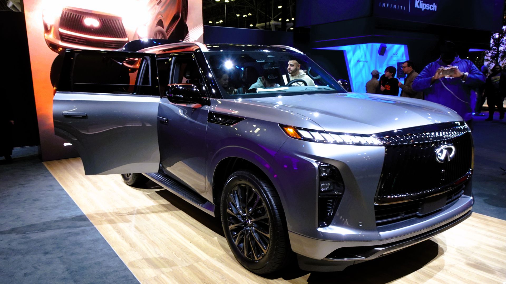 File:2025 Infiniti QX80 (United States) front view.jpg