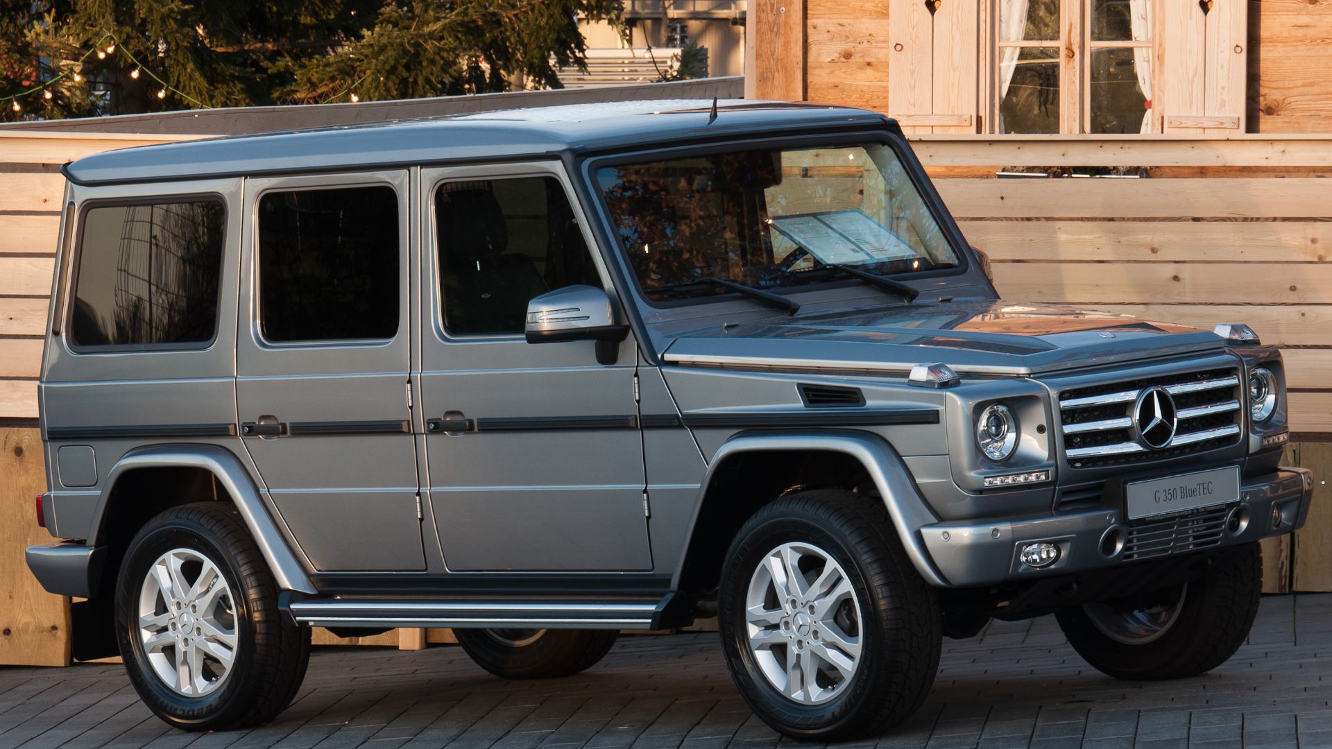 File:Mercedes-Benz W463 G 350 BlueTEC 01.jpg