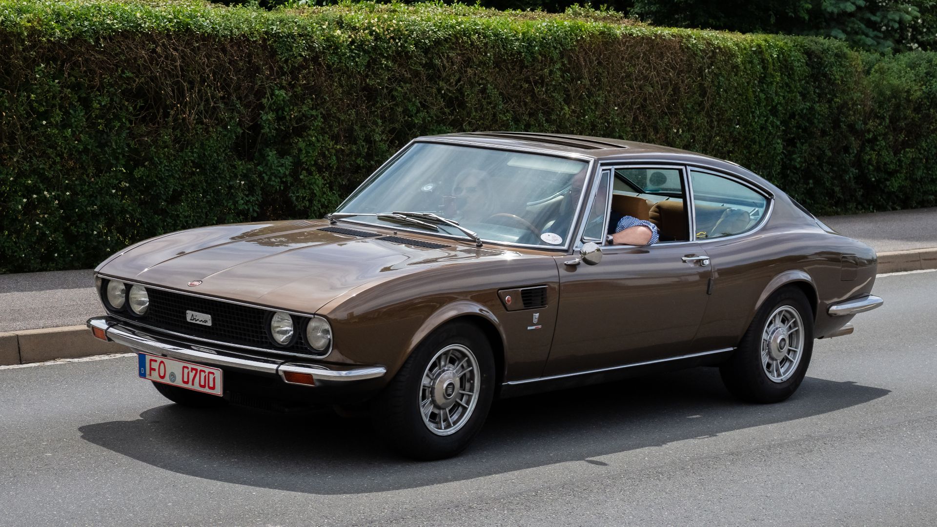 File:Fiat Dino Bertone 1968 Oldtimertreffen Ebern 2019 6200158.jpg