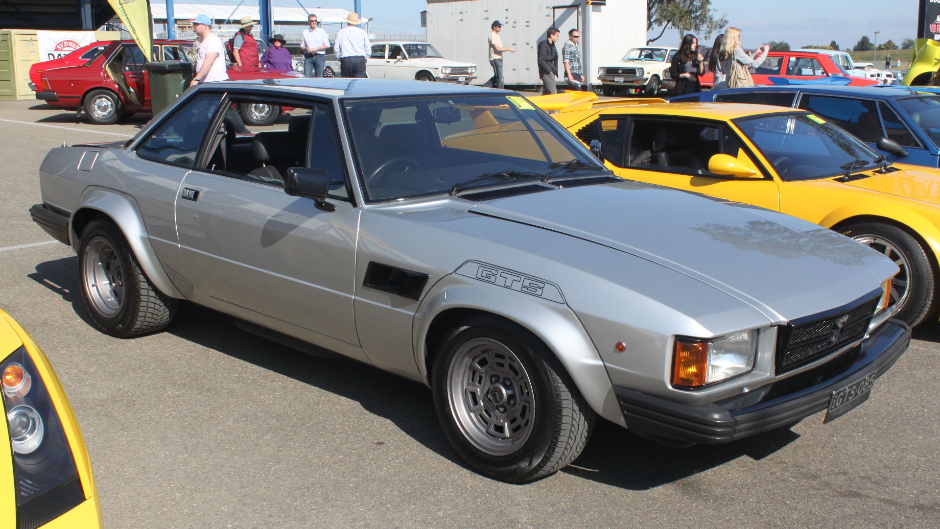 File:1985 De Tomaso Longchamp GTS (20488487263).jpg
