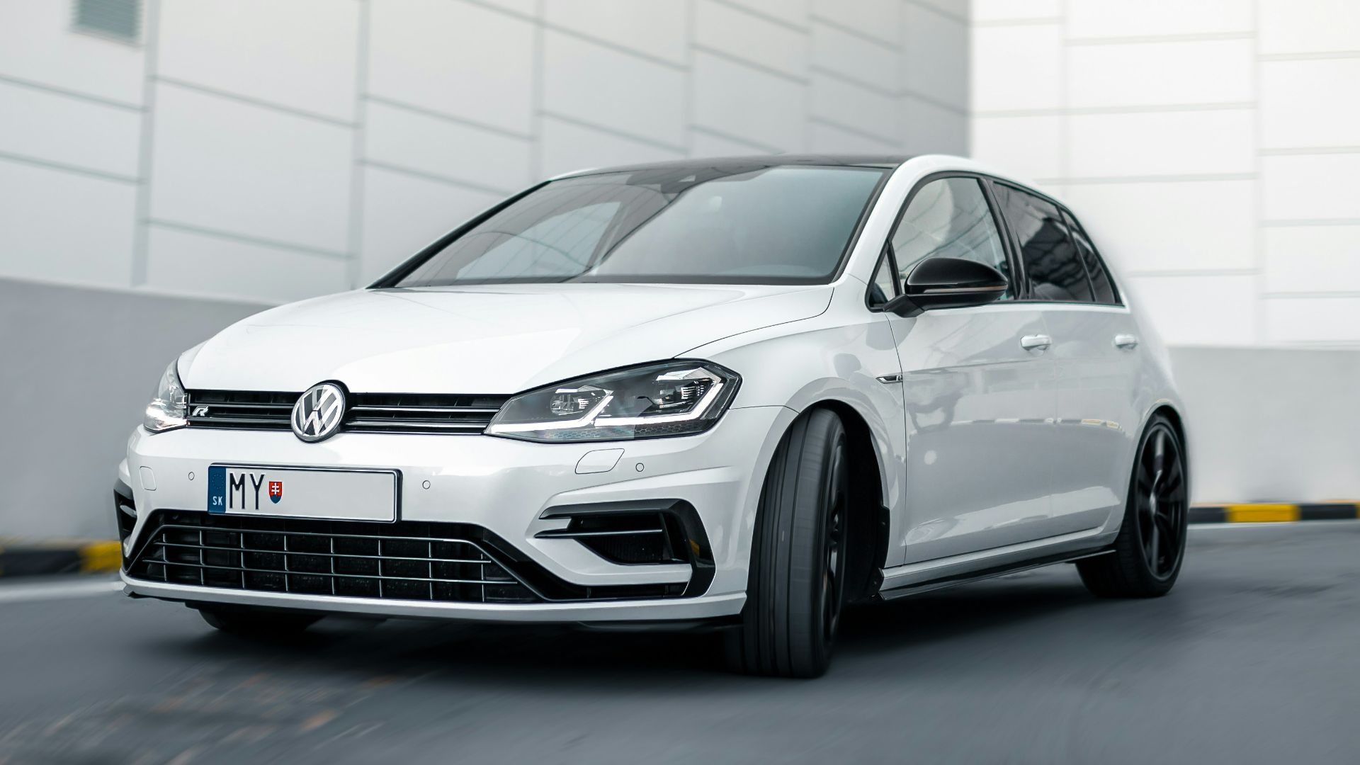 white Volkswagen vehicle during daytime