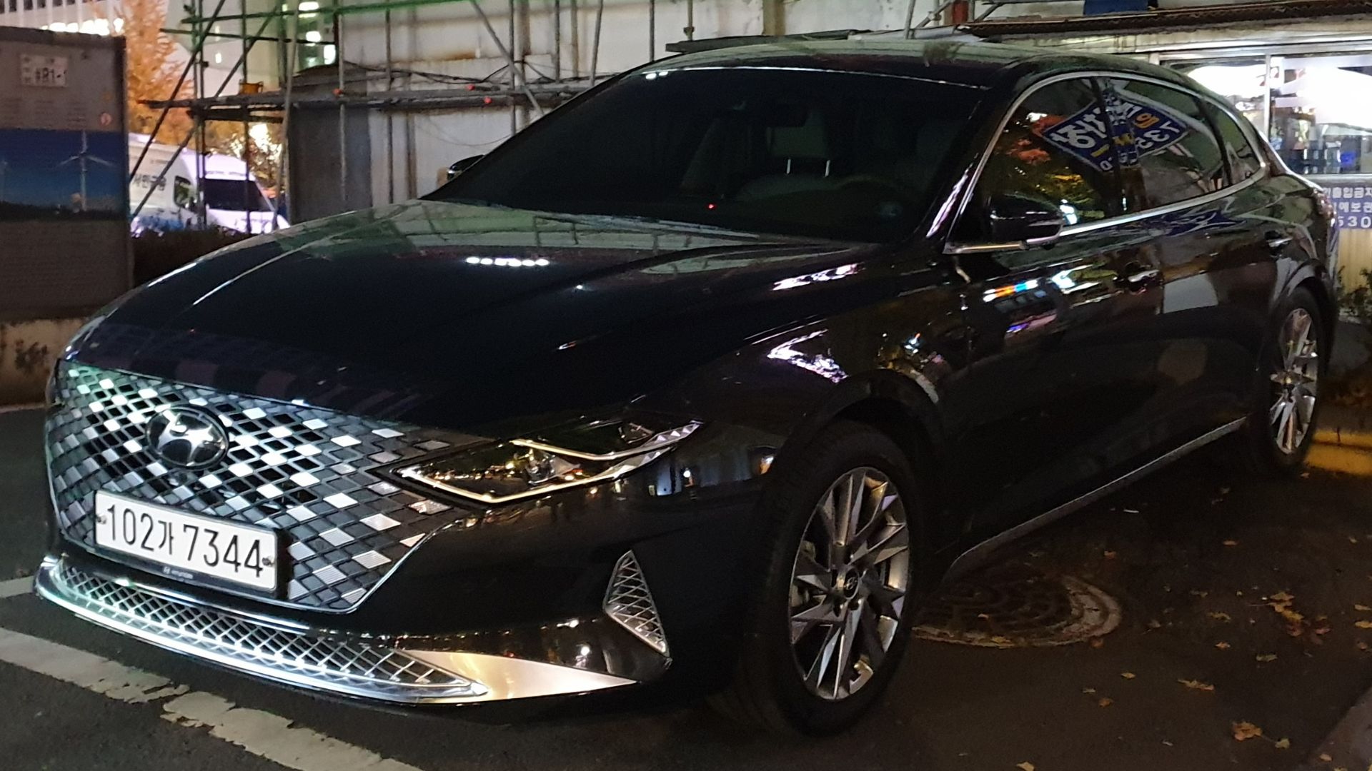 File:Hyundai Grandeur(Azera) Hybrid IG PE blk (cropped).jpg