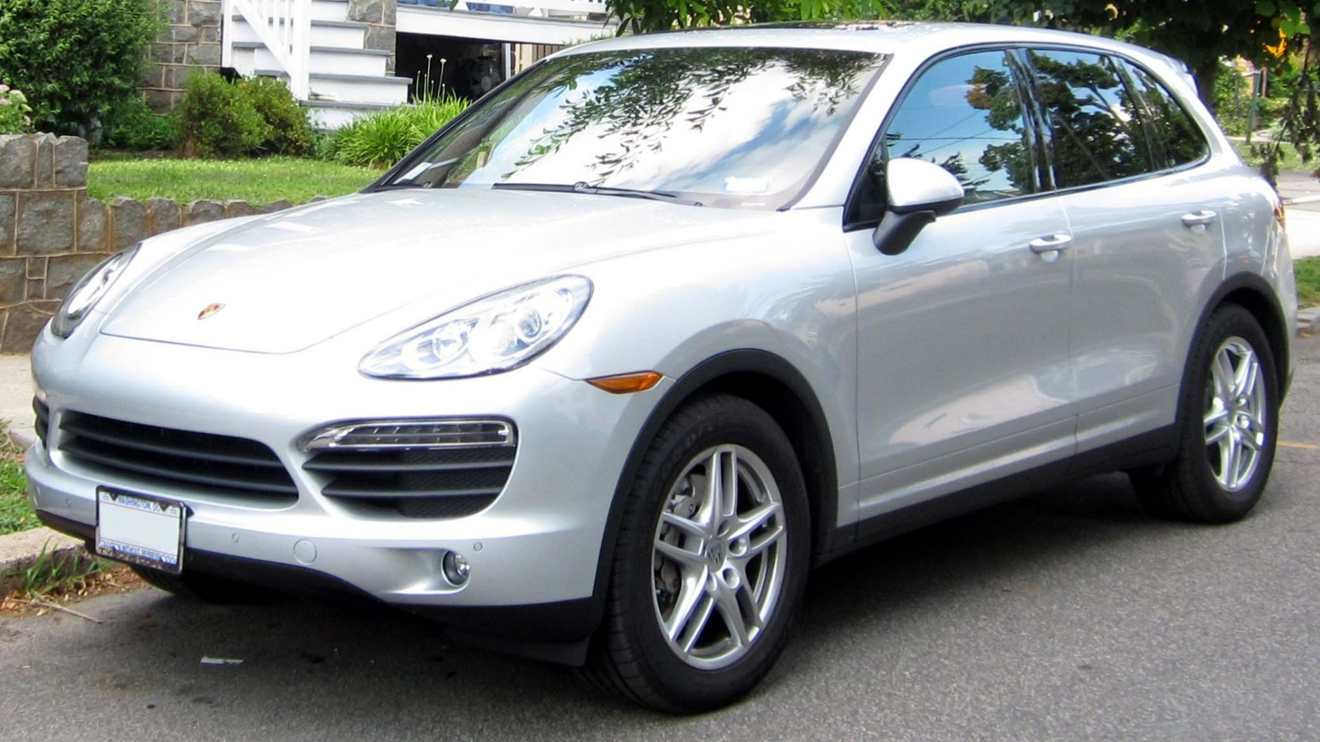 File:Porsche Cayenne -- 06-14-2012.JPG